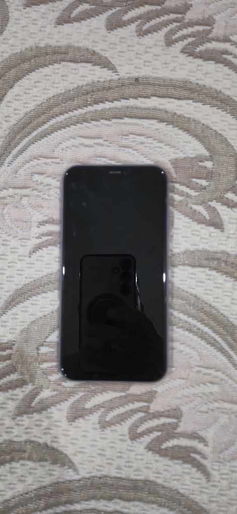 Продам iphone 11 (айфон)