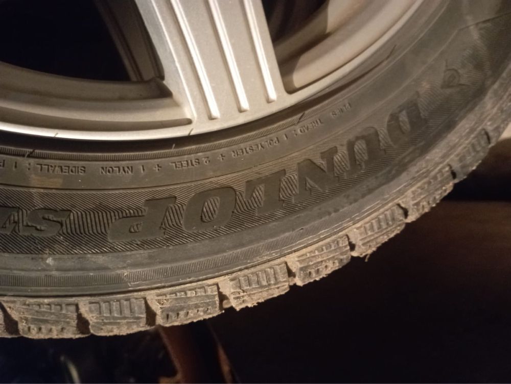 Продам зимний комплект шин с дисками DUNLOP 205/55R16