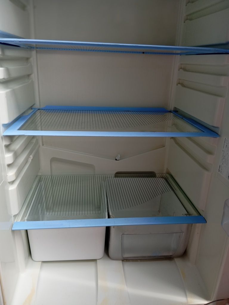 Продам холодильник Индезит