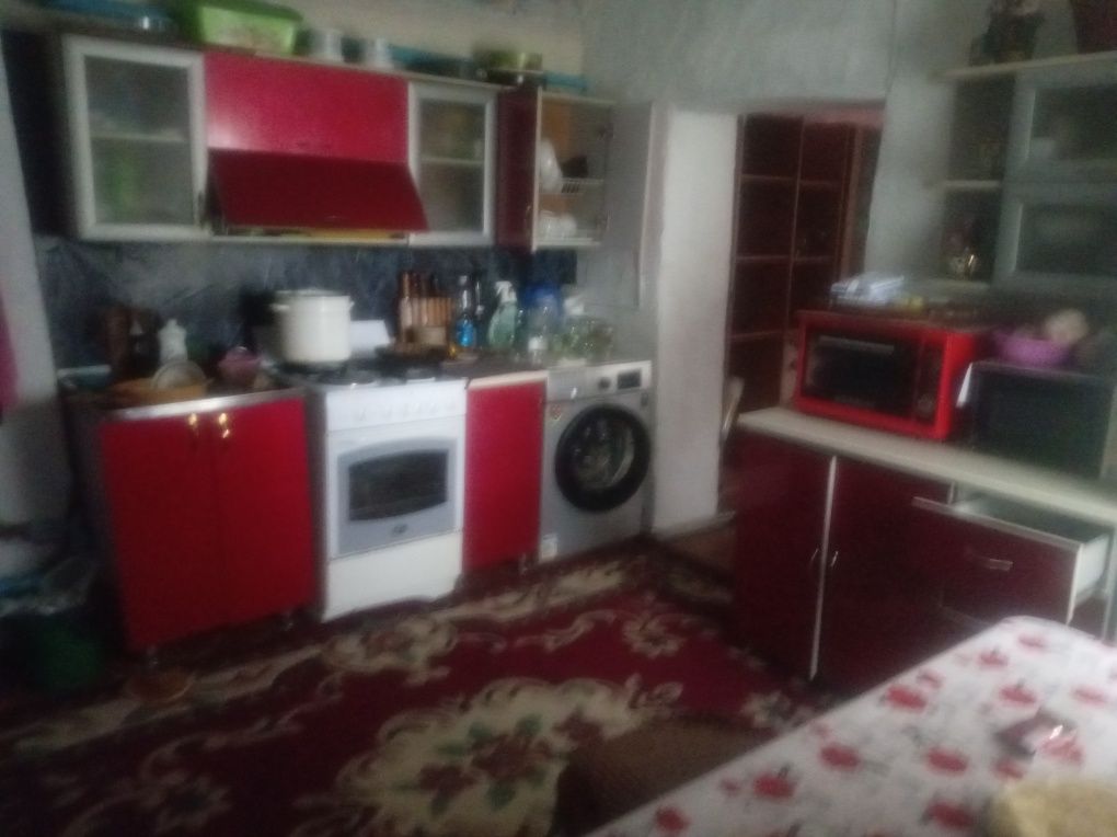 Продам дом на 2 хозяина вход  ограда отдельно.
