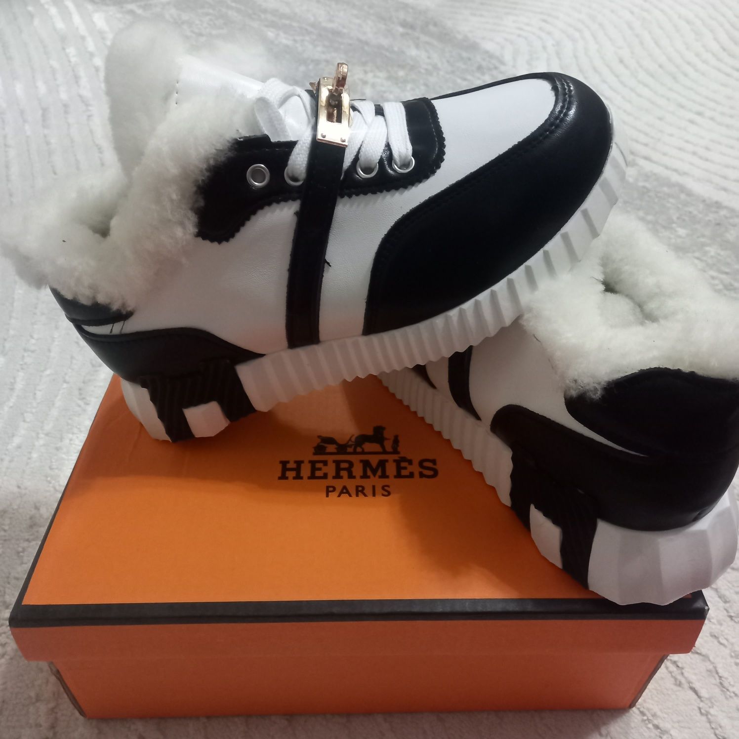 Кроссовки новый зимний, размері 39 сапасы өте жақсы бренд HERMES