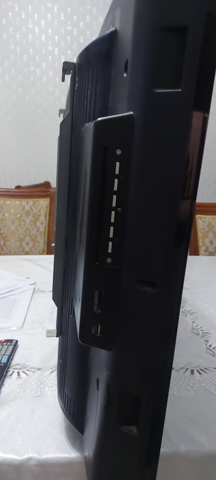 Продается телевизор sony bravia б/у.
С боку можно подключить флешки, ю