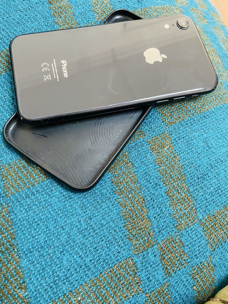 iphone xr,air pods,apple watch