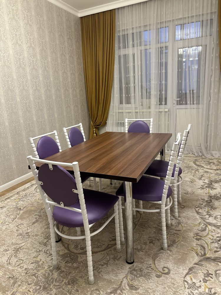 Продаю стол и стулья в хорошем состоянии