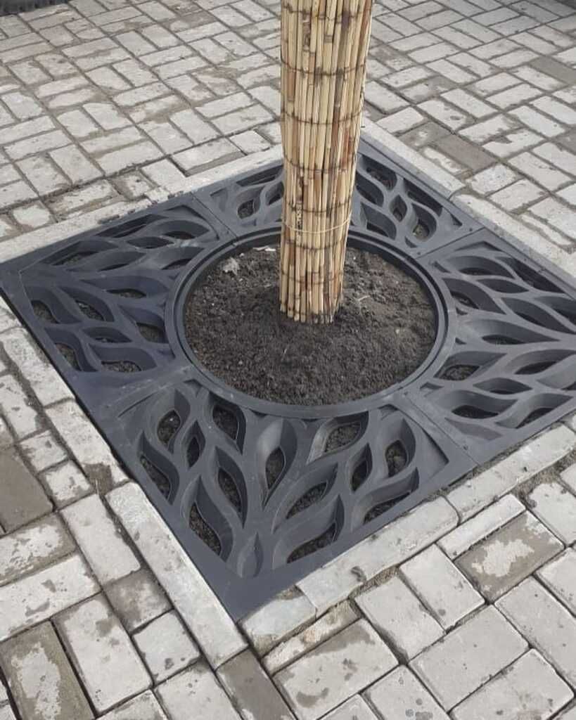 Приствольная решетка