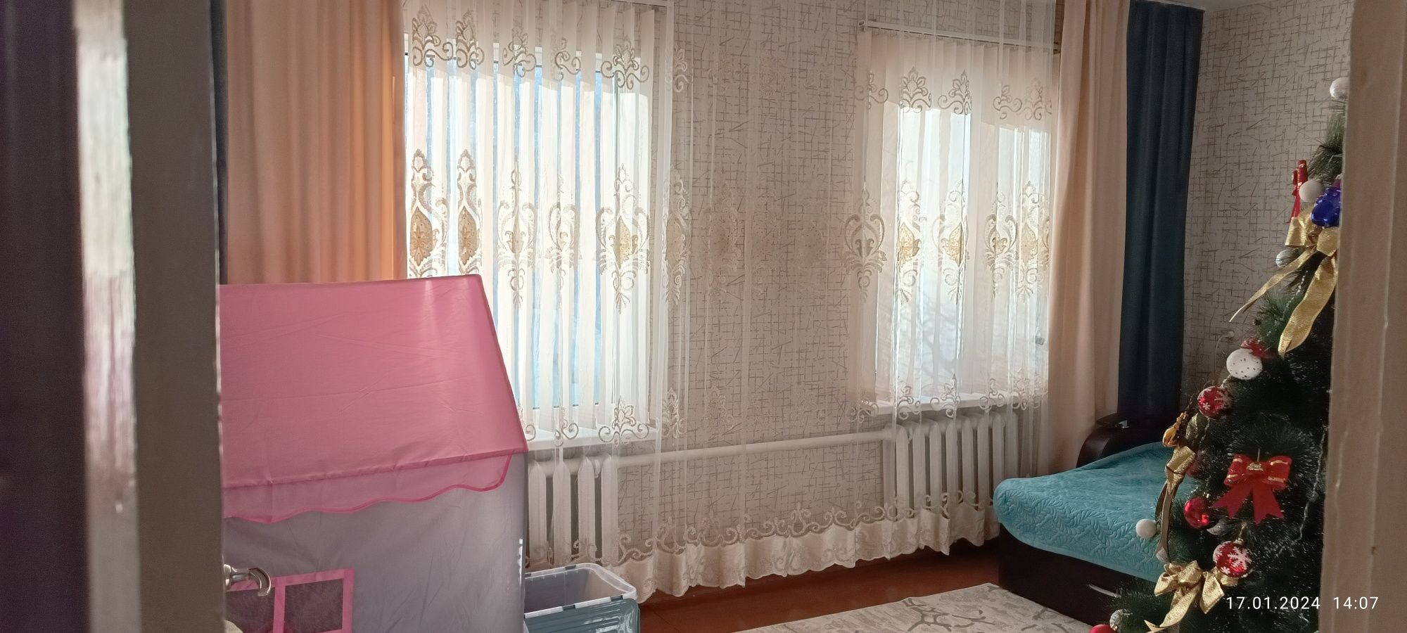 Продается дом в центре Пришахтинска.