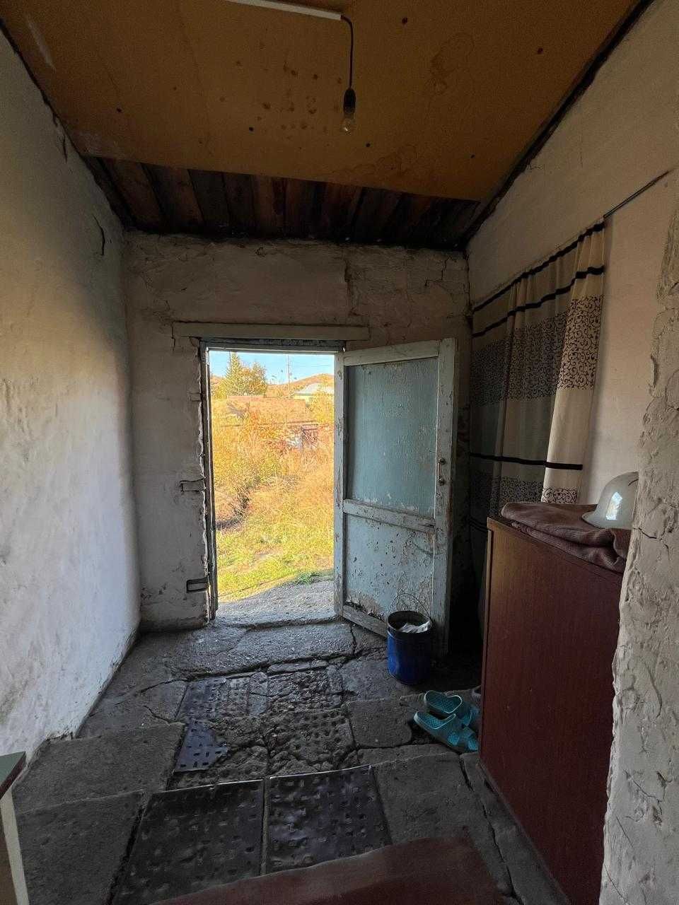 Продам трехкомнатный саманный дом на Аблакетке