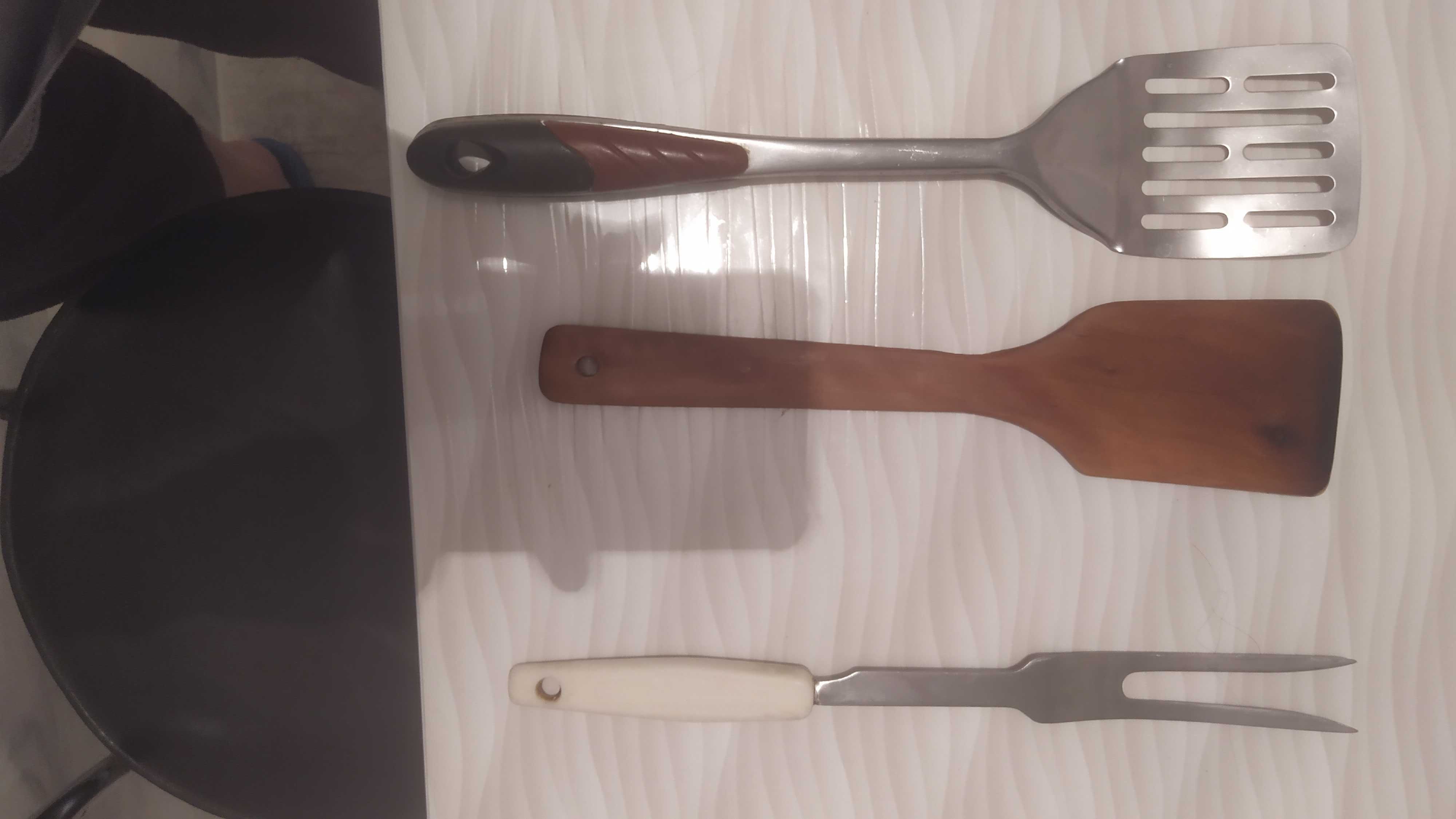Продам  ложки,  лопатки, венчик