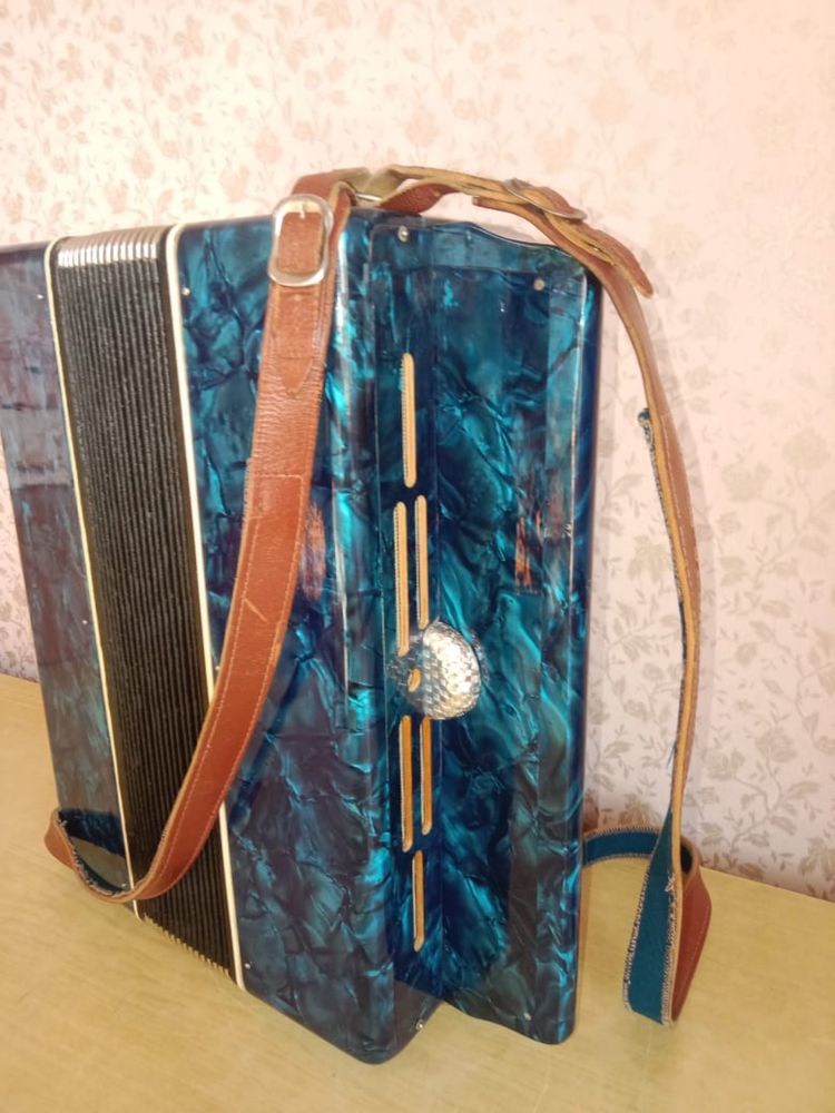 Продам почти новый Баян