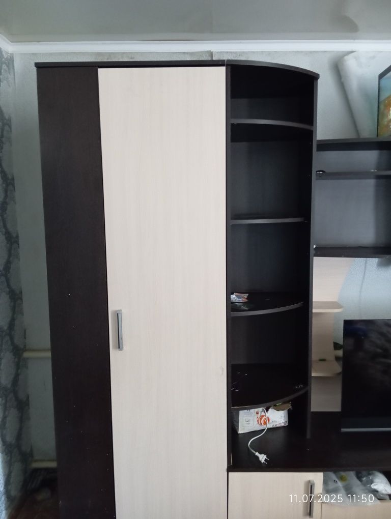Продадим шкаф для зала