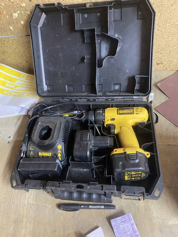 Dewalt шрупаверт и батареечный фен