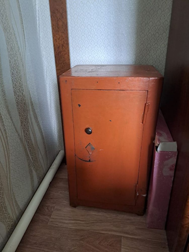 Продам сейф.