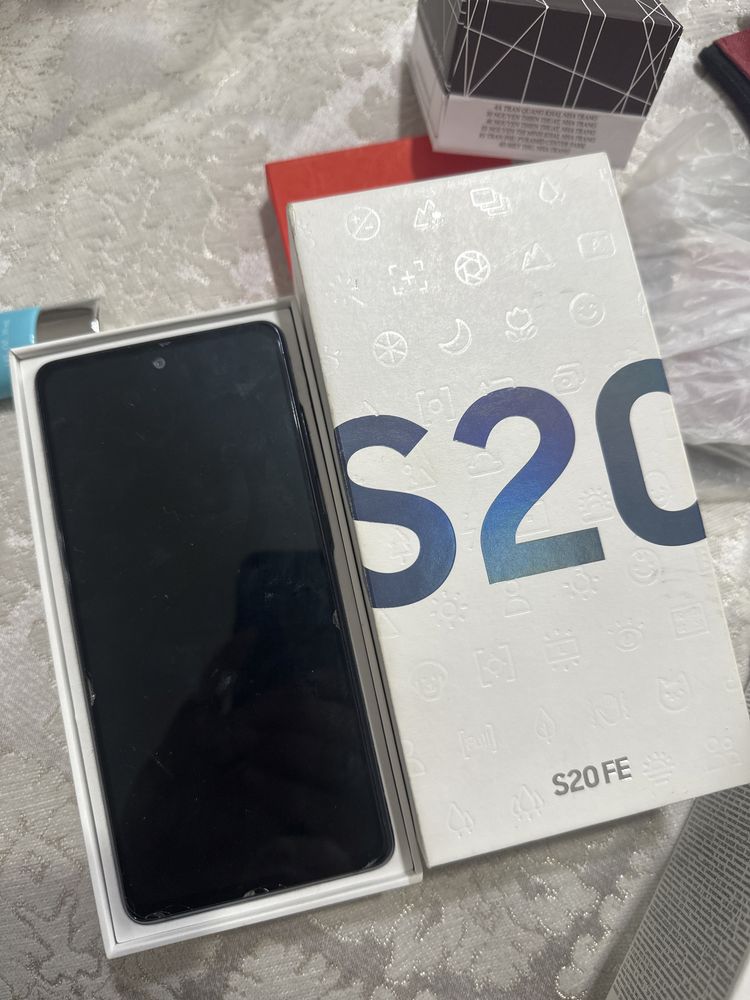 Продам Samsung Galaxy S20 FE