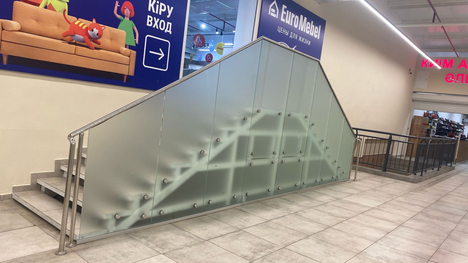 Изготовление и монтаж перил из нержавеющей стали.
