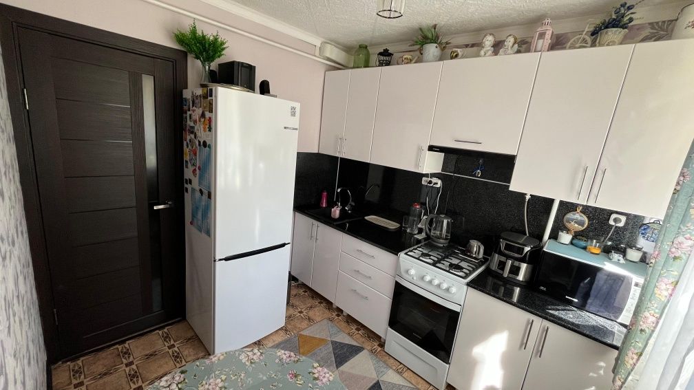 Продаётся 2 комн в 4мкрне, срочно