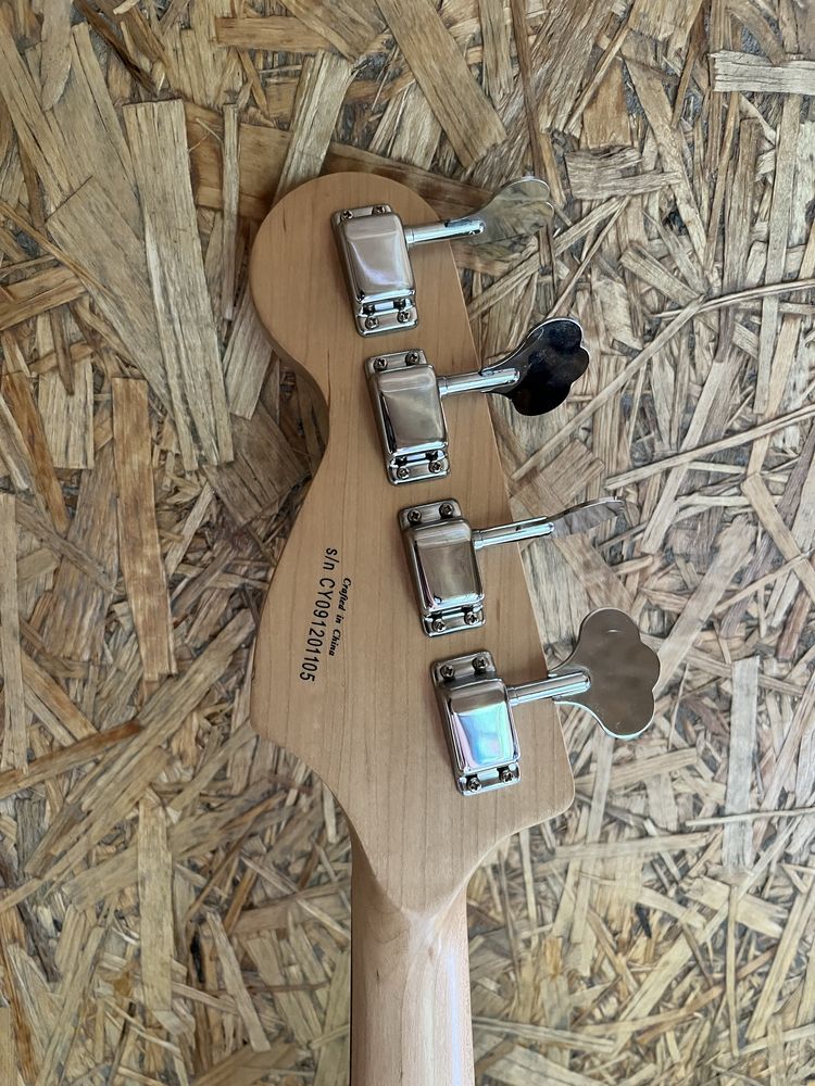 бас гитара fender squier