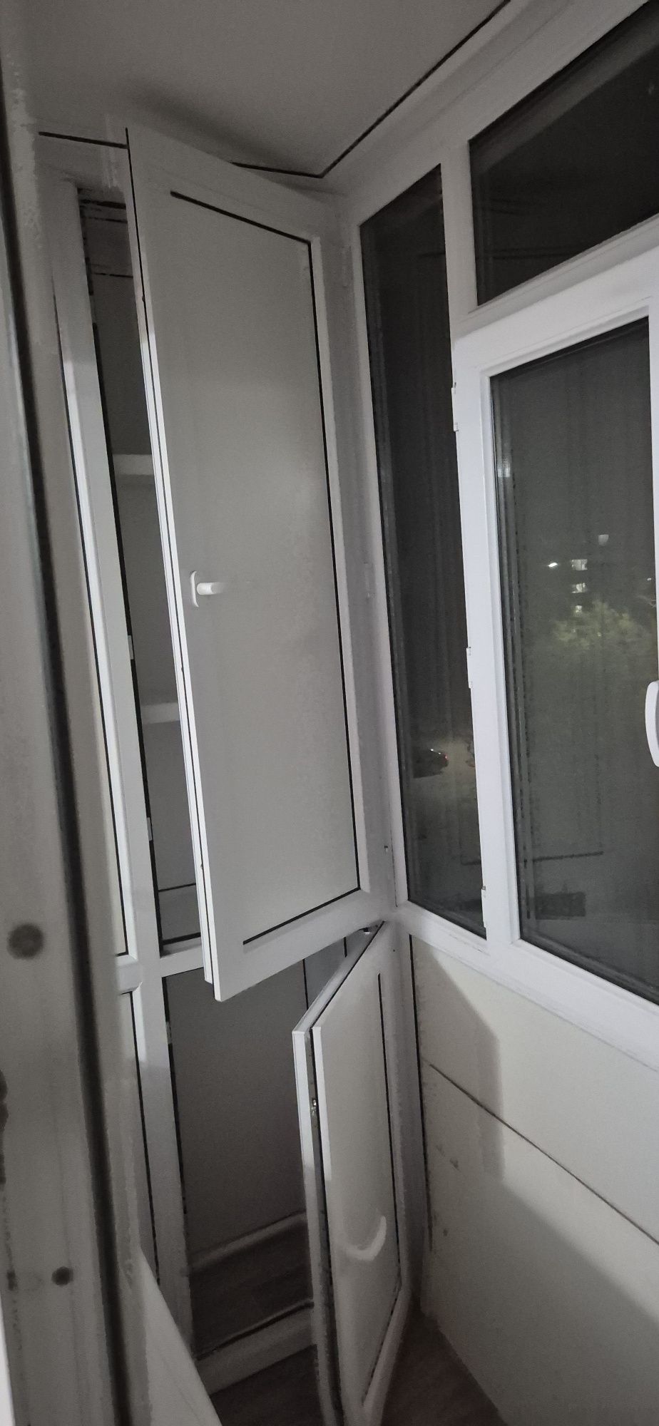 Продам 2 ком квартиру. Сабитова 24 .1 мкр. 4 этаж