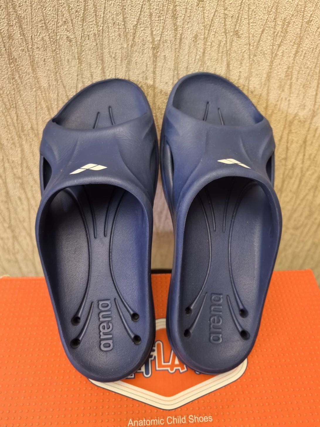 Продам шлепанцы для мальчика р.37
