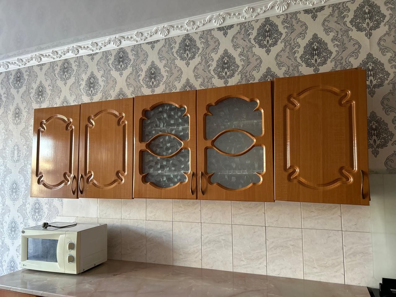 Продам Кухонную мебель с газовой плитой