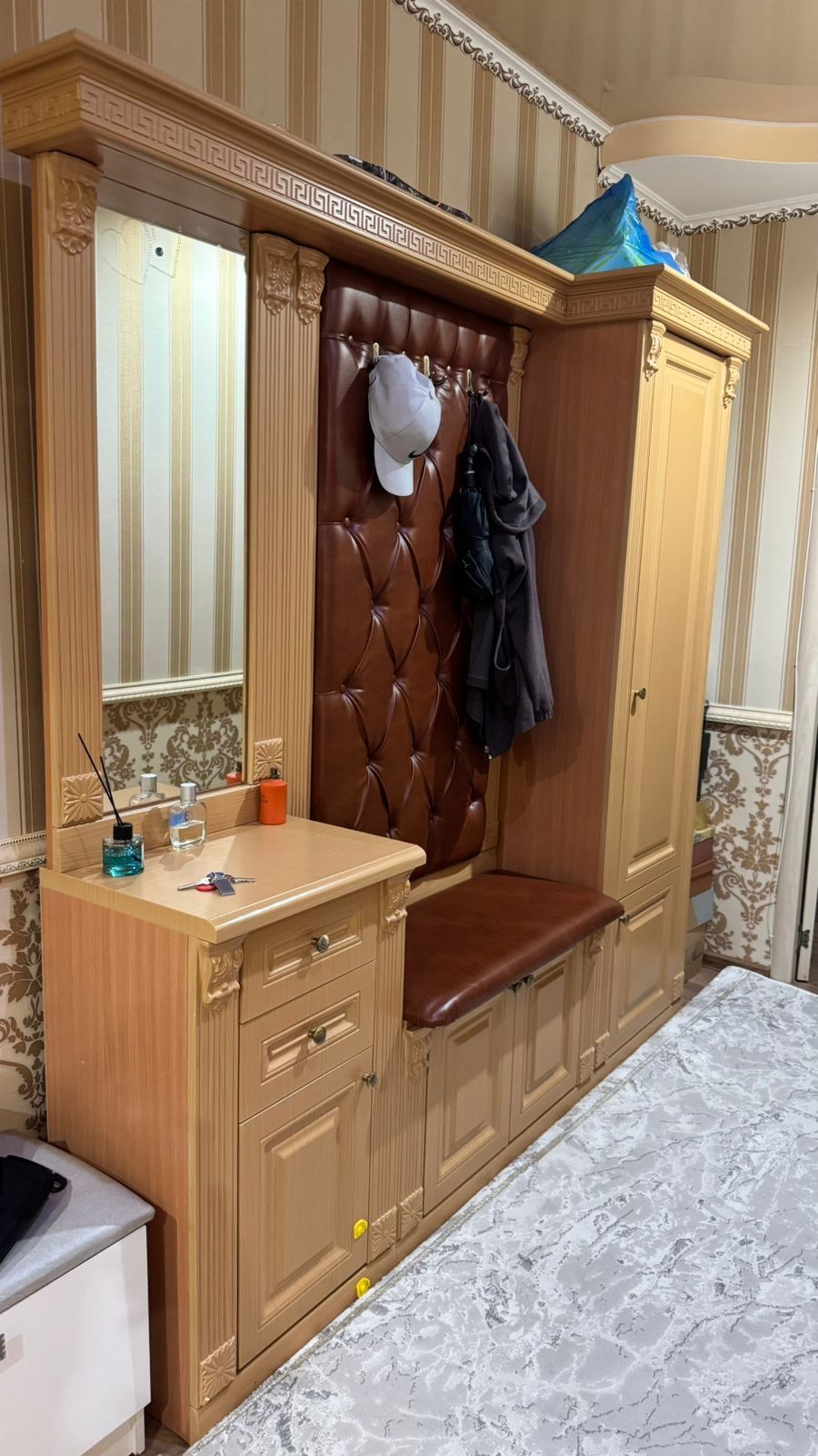 Продам прихожую. 20000. Самовывоз