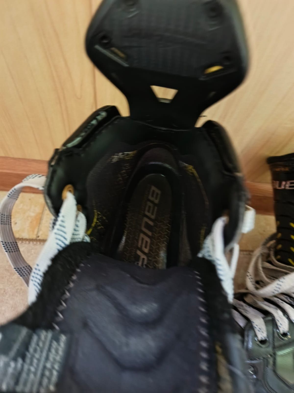 Продам коньки Bauer