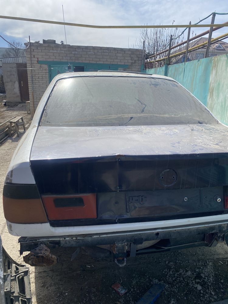 Продам бмв е34 по запчастям