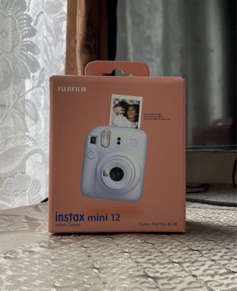 Новый Instax mini 12 голубого цвета