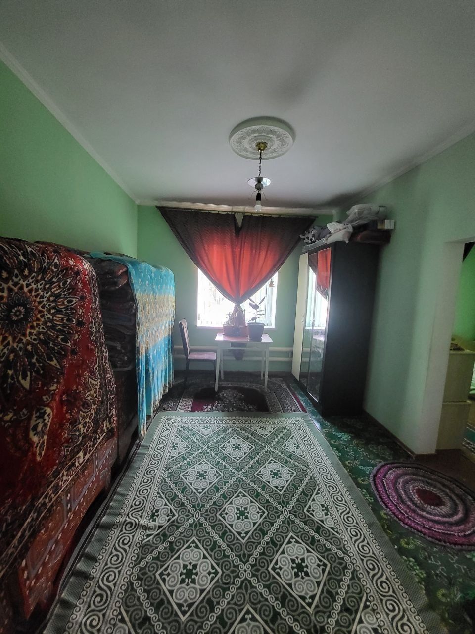 Үлкен үй, бау -бақшасы мен, баня, Гараж, сарай