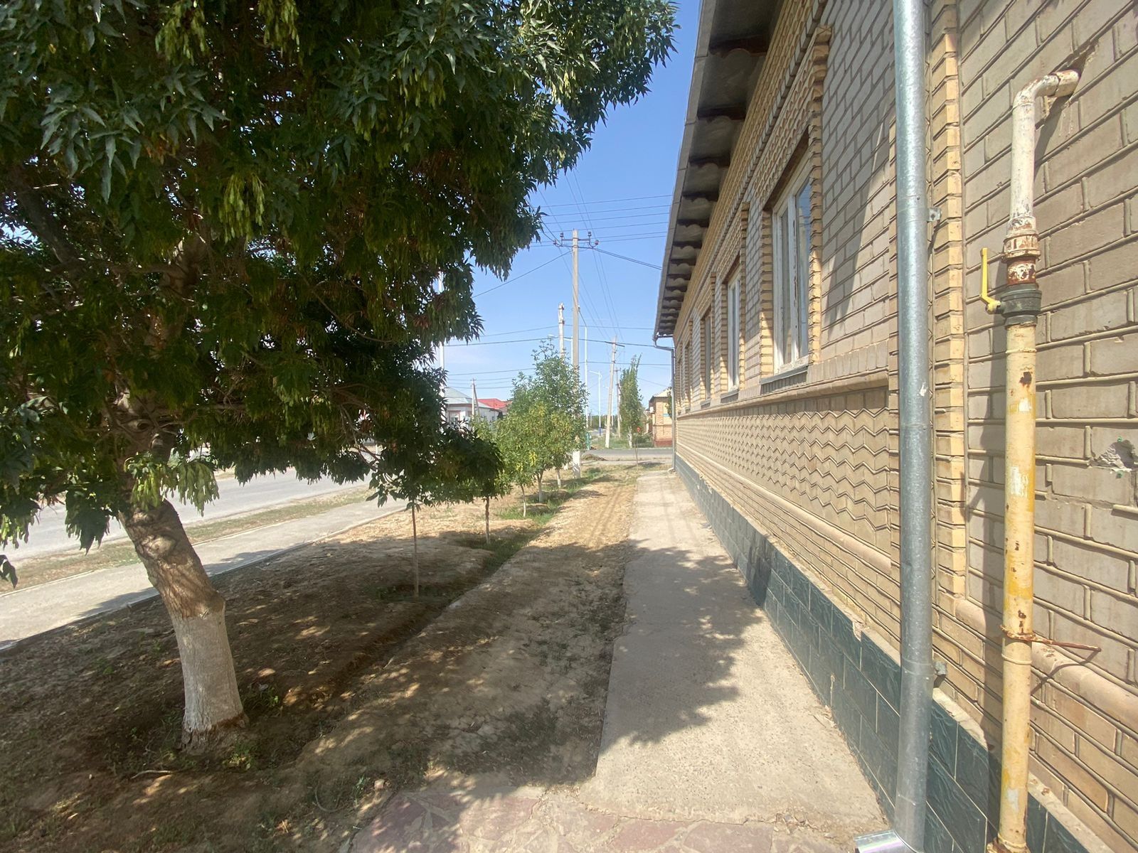 Продаётся дом 10 соток, в районе взлётки