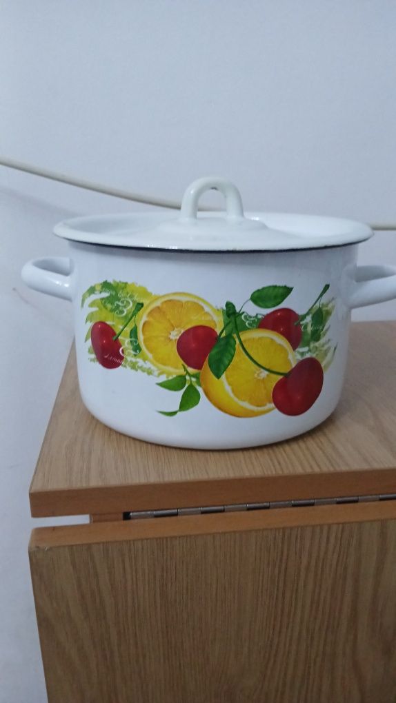 Кострюльки 2,5-2 литра. Почти даром. Новые.