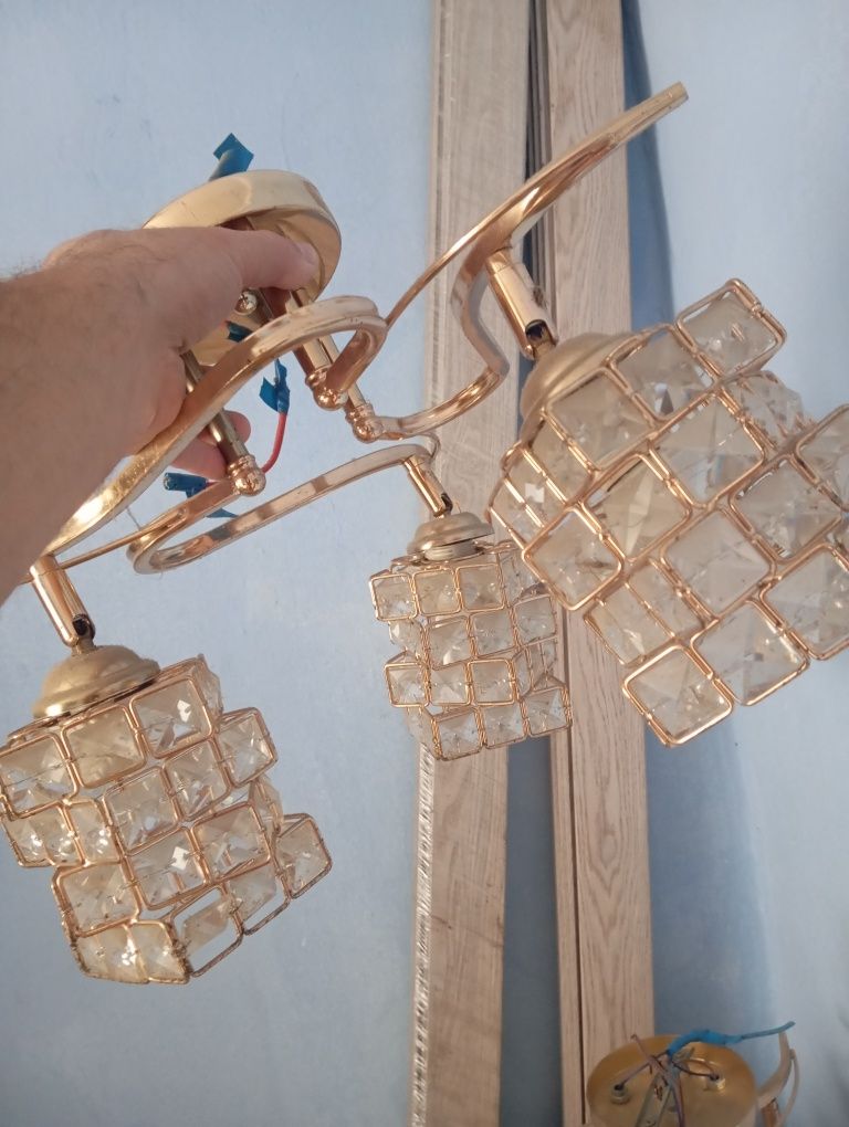 Продам две люстры