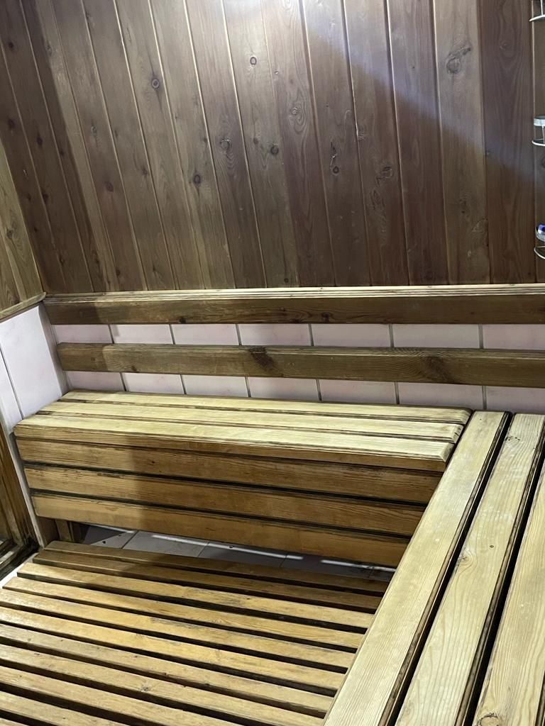 Срочно. Срочно . Продаётся дом . В центре.