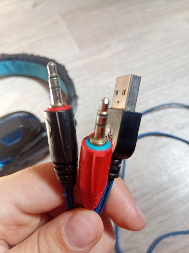 Продам наушники игровые
