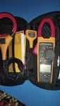 Продам токоизмерительные клещи Fluke 376
