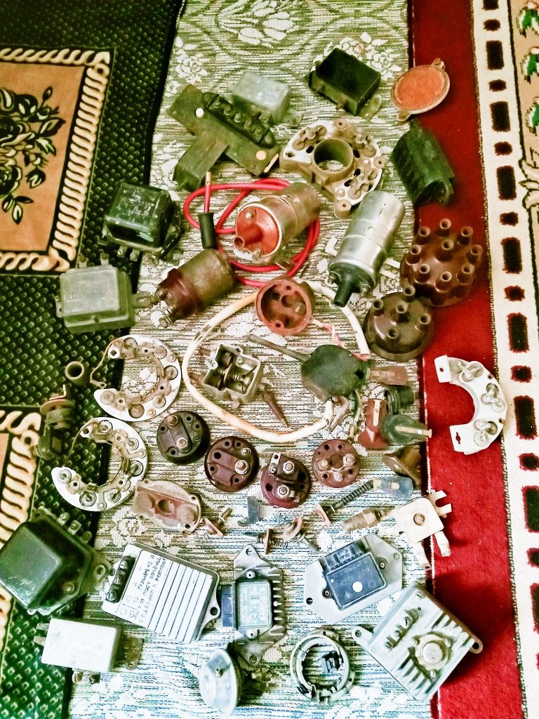 Запчасти электрооборудования автомобиля/трактора СССР.