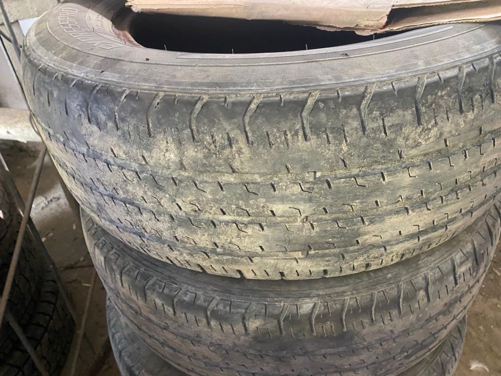 Продам резину цешку 235/65/16C