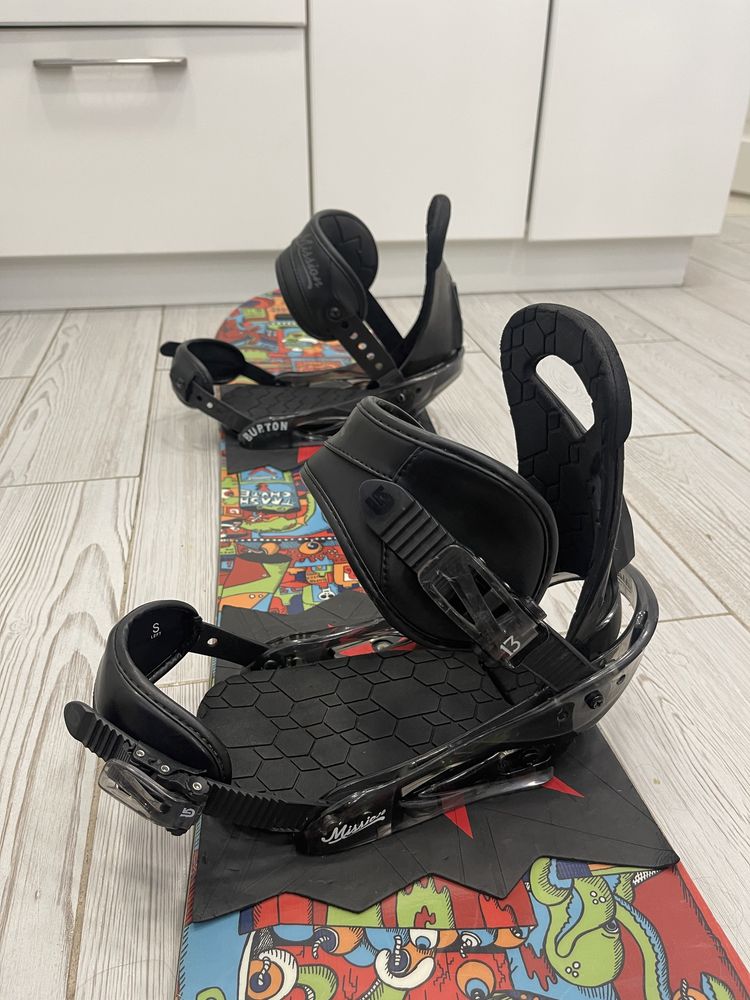 Продам комплект: Сноуборд Burton 125 см+крепы+ботинки 38р.