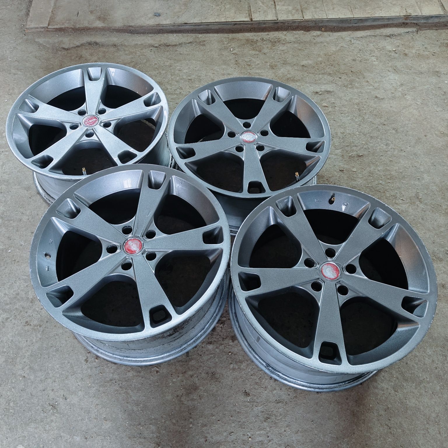 R19 PCD 5*114,3 Комплект легкосплавных дисков