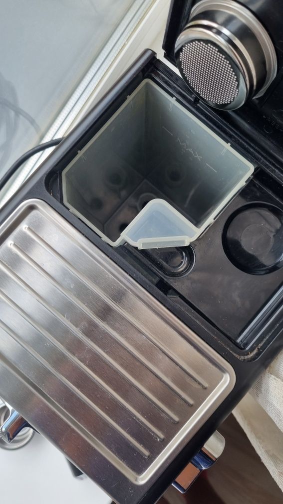 Продам кофеварку Delonghi