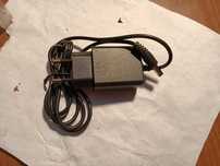 Продам адаптер питания   5V--1A.