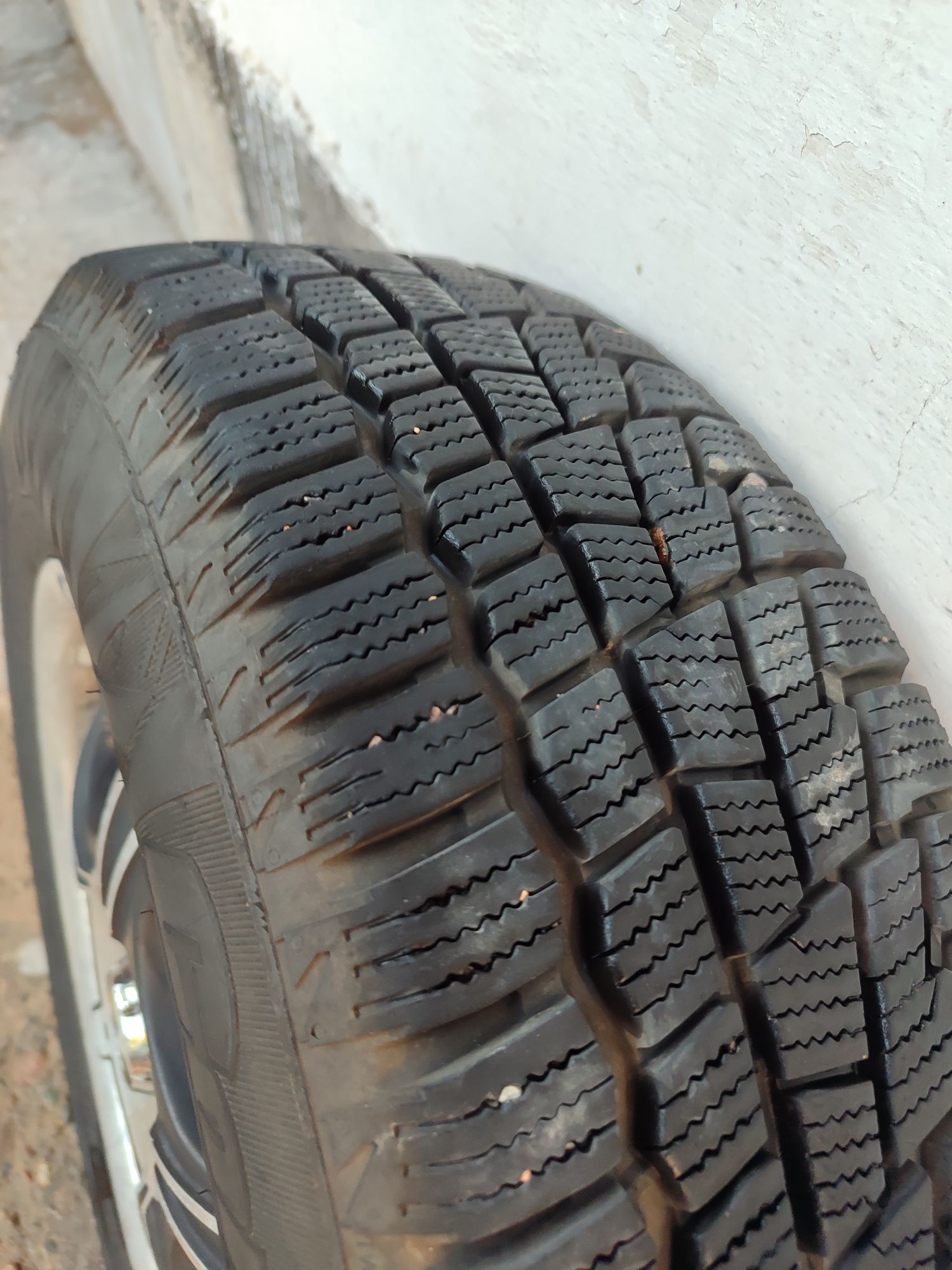 Диски R14 с резиной 185/70/R14 зимние новые