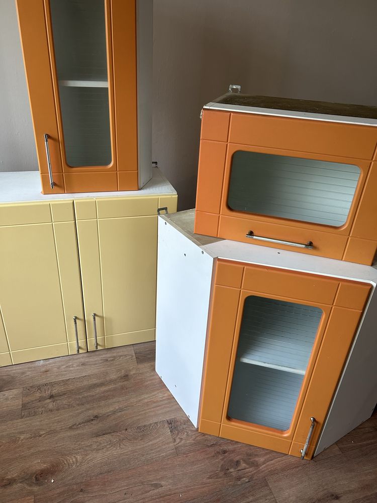 Продам кухонный гарнитур шкафы