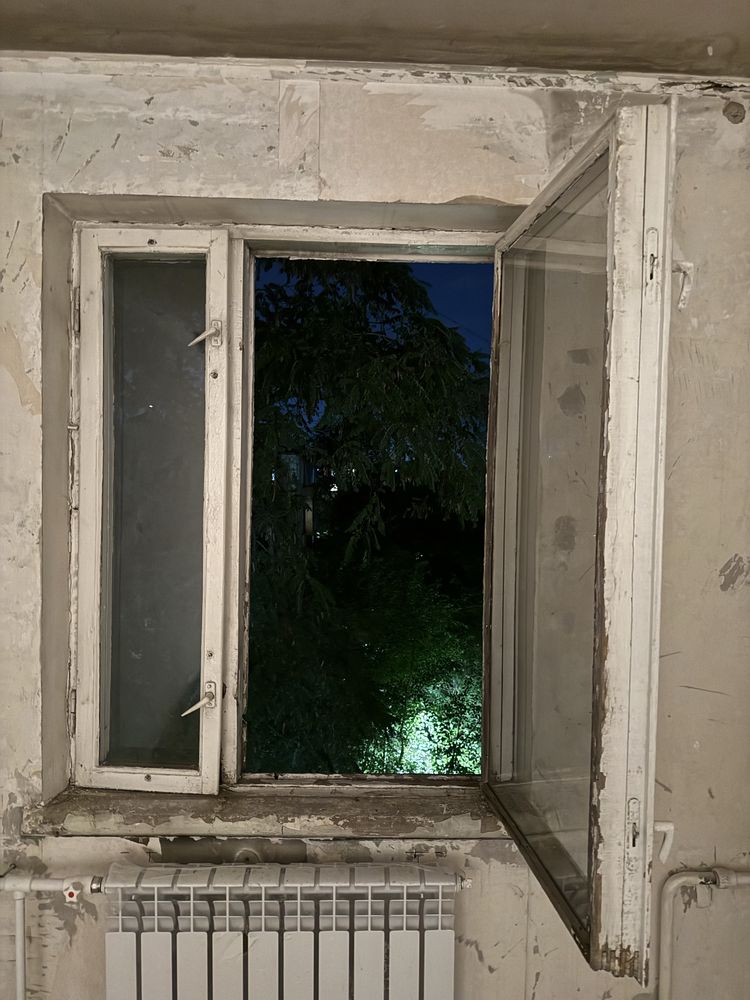 Отдам бесплатно деревянные окна, деревянную дверь.