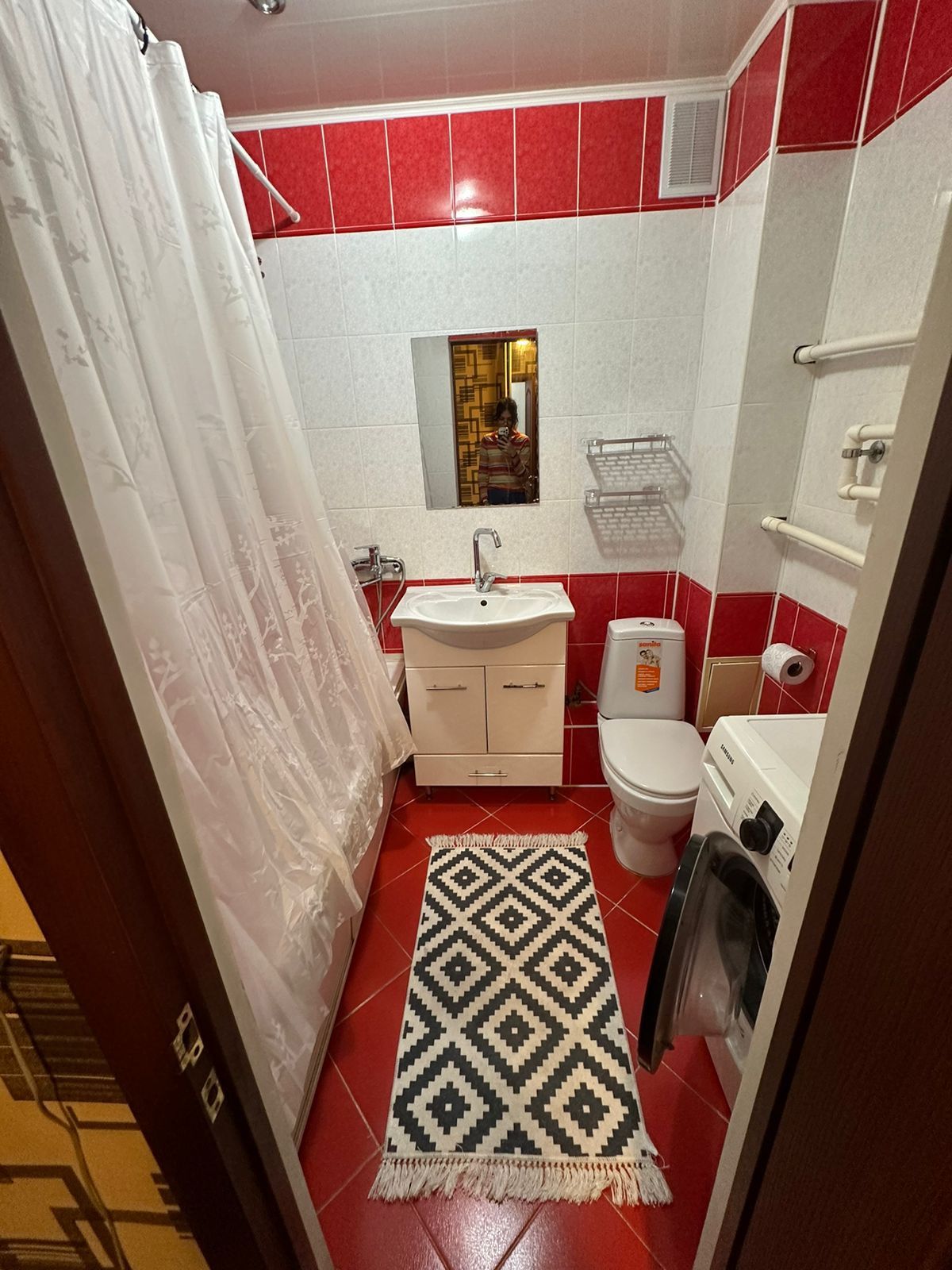 Срочно продам 1 комн.кв 42,7 кв.м. на Автопарке