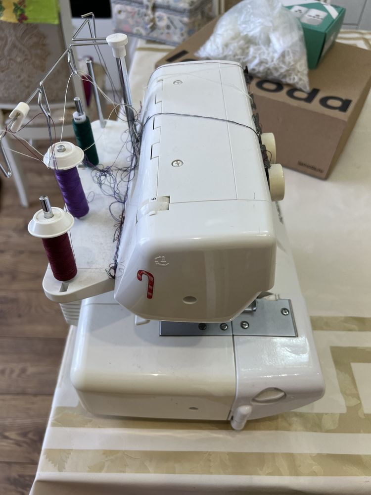 Оверлок Jaguar 082DW в отличном состояние