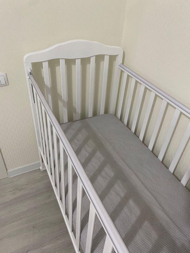 Продам детскую кровать качалку