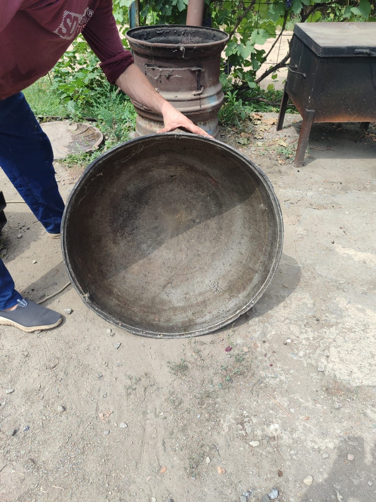 Продам Казан с очагом