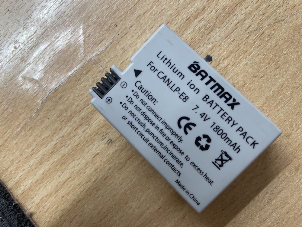 Батарея на Canon LP-E8