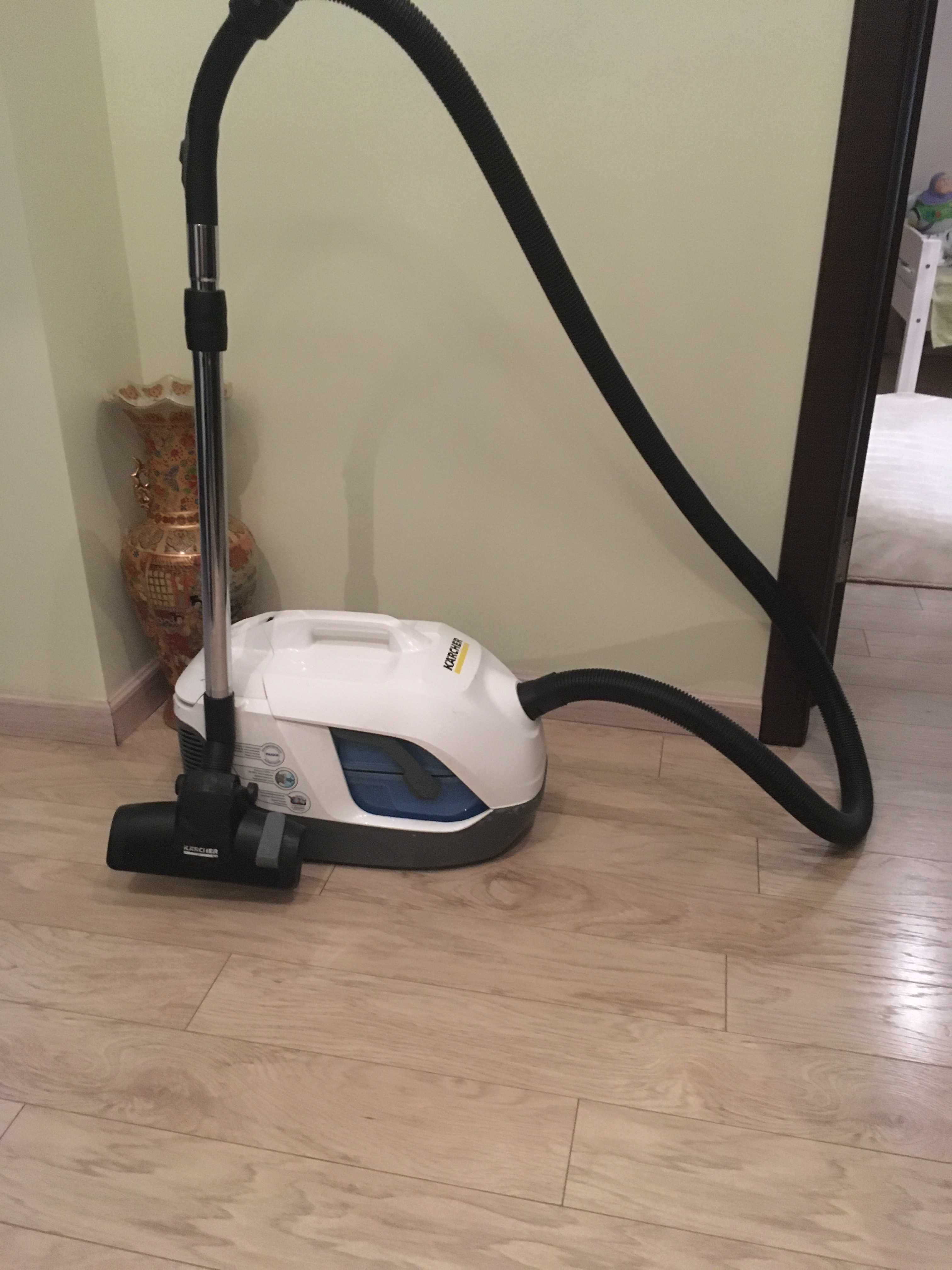 Бытовой пылесос Karcher с аквафильтром профессиональный
