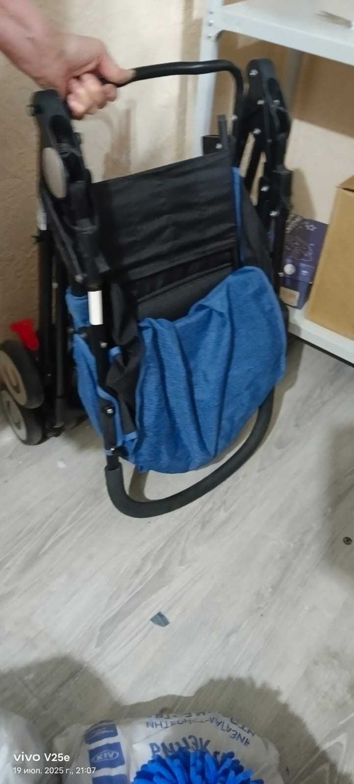 Продам прогулочную коляску